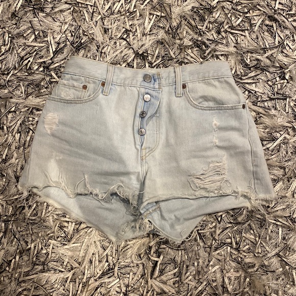 Levi’s High Waisted Shorts - Picture 2 of 6